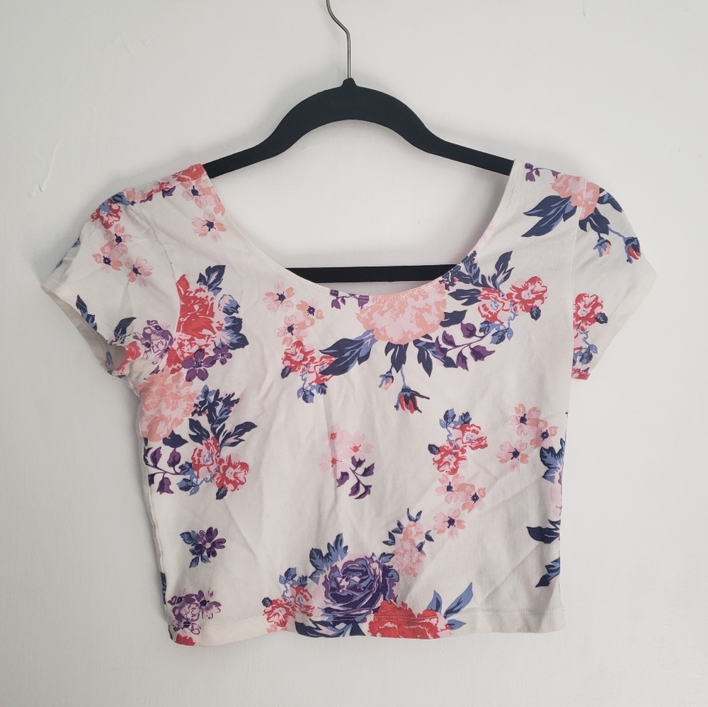 🎁FREE🎁 GARAGE Floral Crop Top - size M